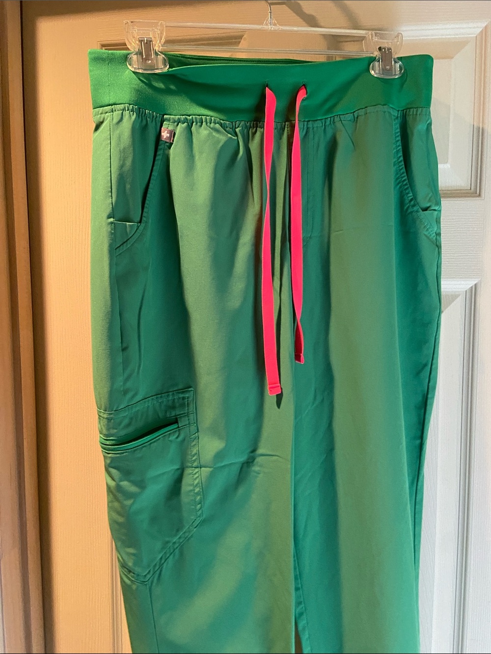 Figs Women's Scrub Set in Safety Green top small bottoms medium - Picture 6 of 12
